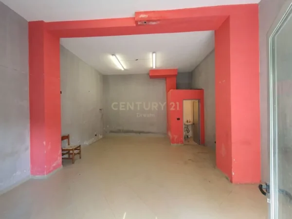 Tirane, shitet ambjent biznesi , , 44 m² 79,000 € (Shitet Ambient Komercial ne Astir!!)