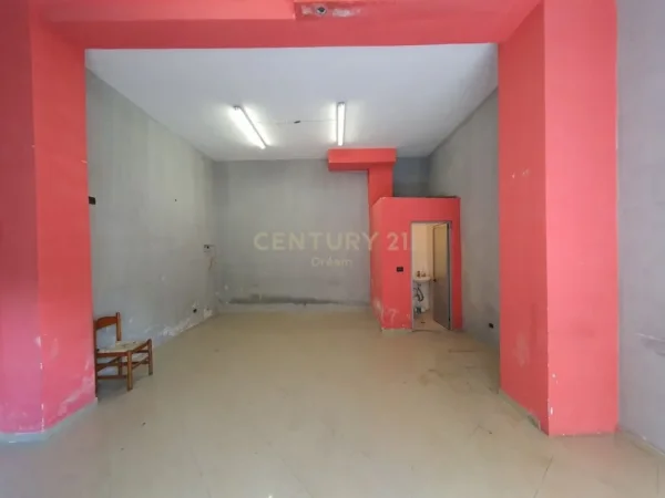 Tirane, shitet ambjent biznesi , , 44 m² 79,000 € (Shitet Ambient Komercial ne Astir!!)