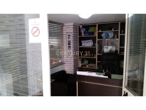 Tirane, shitet ambjent biznesi , , 81 m² 105,000 € (Prane Eleonores, Kodra e Diellit)