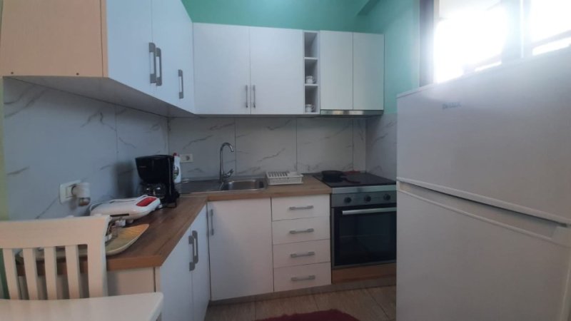 Tirane, jepet me qera apartament 1+1, Kati 4, 60 m² 470 € (Rryga Ferut Xhajko)