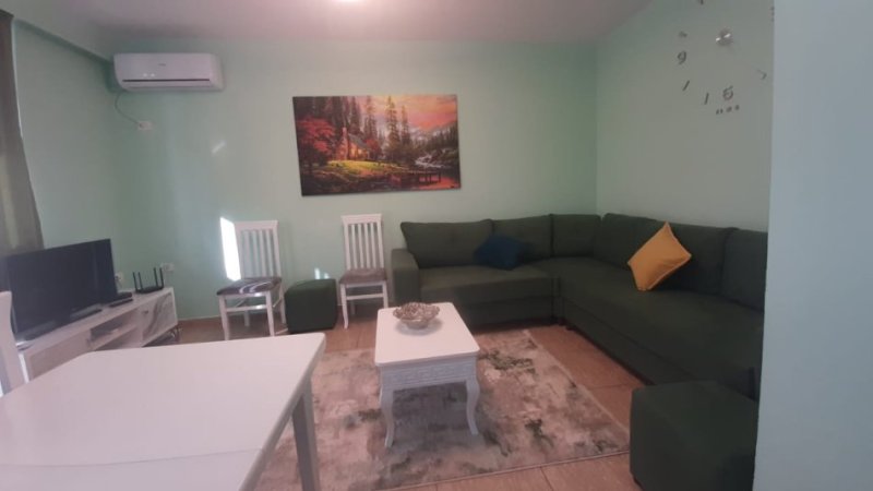 Tirane, jepet me qera apartament 1+1, Kati 4, 60 m² 470 € (Rryga Ferut Xhajko)