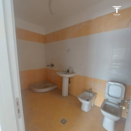 SHITET, APARTAMENT 2+1, KOMPLEKSI KIKA 2, KOMUNA E PARISIT, TIRANË, 270,000  EUR