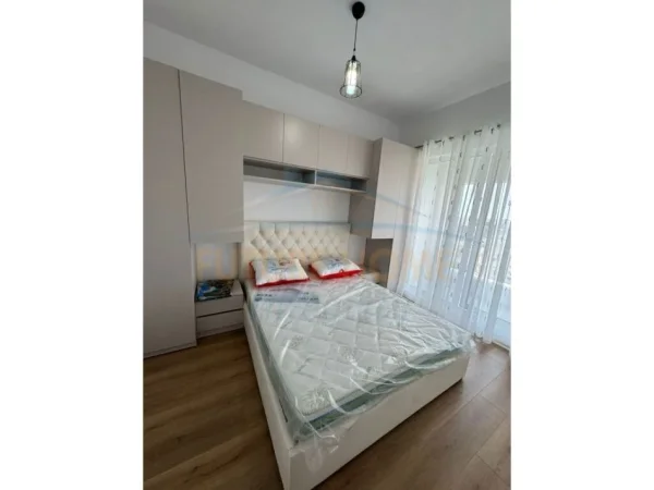 Tirane, jepet me qera apartament 1+1, Kati 4, 53 m² 400 € (ali demi)