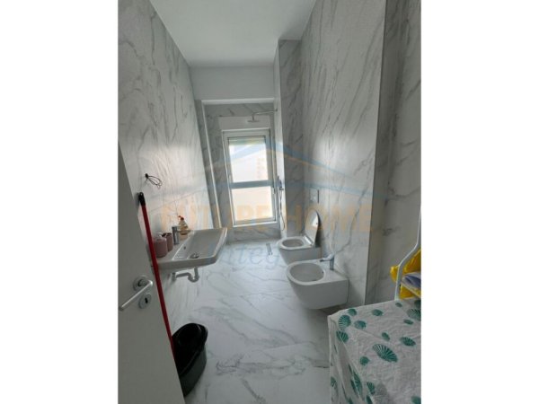 Tirane, jepet me qera apartament 1+1, Kati 4, 53 m² 400 € (ali demi)