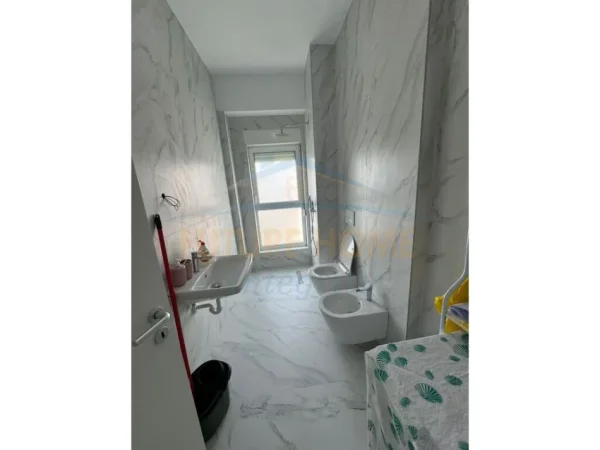 Tirane, jepet me qera apartament 1+1, Kati 4, 53 m² 400 € (ali demi)