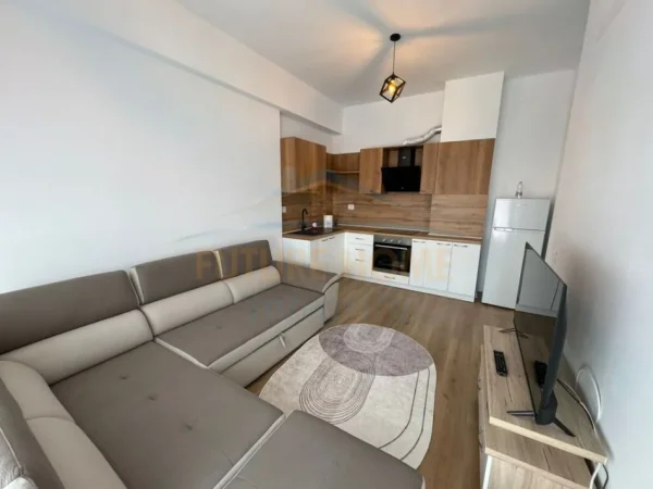 Tirane, jepet me qera apartament 1+1, Kati 4, 53 m² 400 € (ali demi)