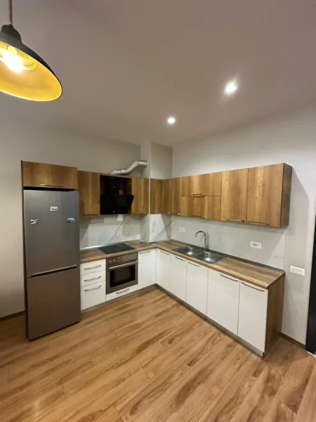 Tirane, jepet me qera apartament 1+1+Ballkon, Kati 6, 70 m² 700 € ( SQUARE 21, RRUGA E KAVAJES)