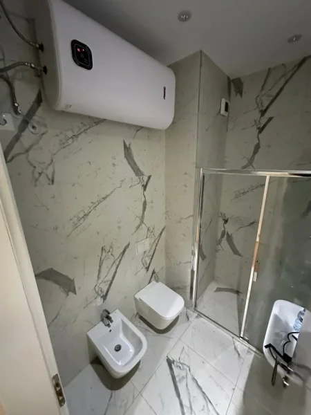 Tirane, jepet me qera apartament 1+1+Ballkon, Kati 6, 70 m² 700 € ( SQUARE 21, RRUGA E KAVAJES)