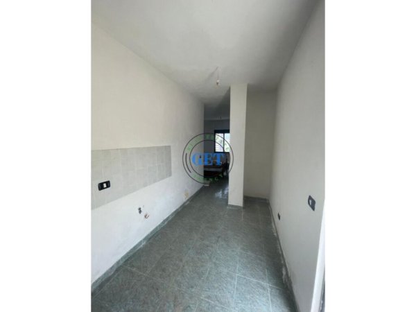 Durres, shitet apartament 1+1+Aneks+Ballkon, Kati 6, 146 m² 80,000 € (Hekurudha,Plazh)