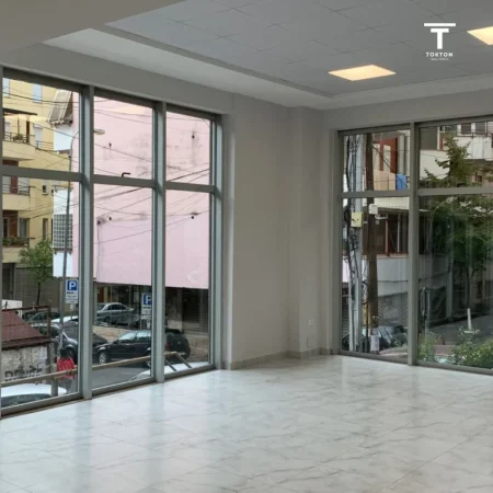 SHITET, AMBIENT BIZNESI, KODRA E DIELLIT, TIRANË, 233,510 EUR