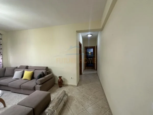Tirane, jepet me qera apartament 2+1, Kati 3, 100 m² 650 € (komuna e Parisit)