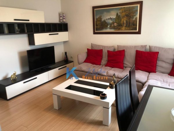 Tirane, jap me qera apartament 2+1+Ballkon, Kati 3, 85 m² 700 € (Stadiumi Dinamo)