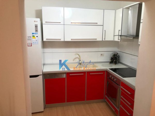 Tirane, jap me qera apartament 2+1+Ballkon, Kati 3, 85 m² 700 € (Stadiumi Dinamo)