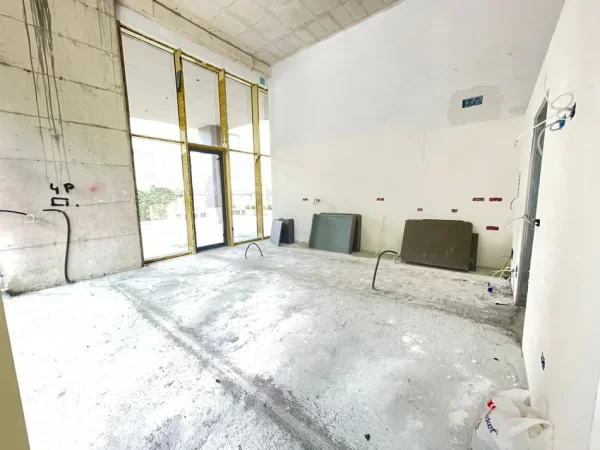 Tirane, jepet me qera ambjent biznesi , , 50 m² 3,000 € (Prane Stadiumit Air Albania)