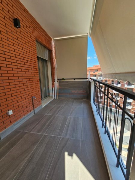 Tirane, jepet me qera apartament 2+1+Ballkon, Kati 8, 113 m² 1,500 € (Kompleksi Delijorgji)