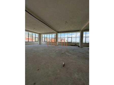 Tirane, jepet me qera ambjent biznesi , , 910 m2 2,731 €