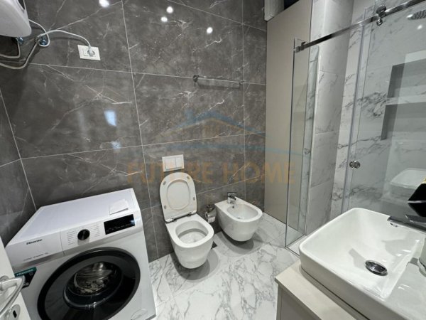 Tirane, jepet me qera apartament , Kati 20, 79 m² 1,000 € (rruga e kavajes)