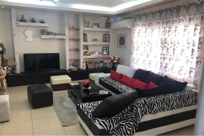 Tirane, shitet apartament 4+1+Aneks+Ballkon, Kati 4, 150 m² 200,000 € (Shitet Apartament 4+1+2 tek Rruga Jordan Misja)