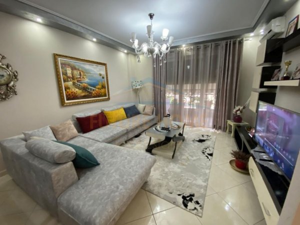 Tirane, shes apartament 2+1, Kati 2, 114 m² 175,000 € (XHAMLLIK ISH PROFARMA)