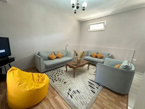 Tirane, jepet me qera apartament 3+1+Aneks, Kati 1, 158 m² 800 € (Myslym Shyri expert93168)