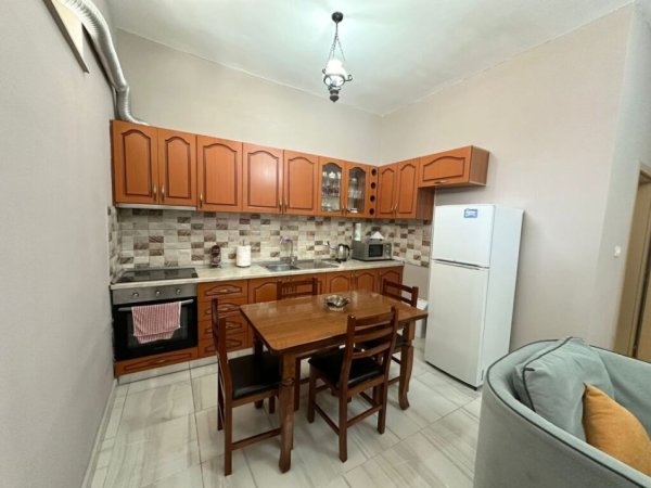 Tirane, jepet me qera apartament 3+1+Aneks, Kati 1, 158 m² 800 € (Myslym Shyri expert93168)