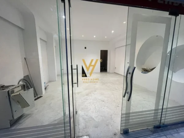 Tirane, jepet me qera ambjent biznesi , , 60 m² 350 € (ALI DEMI)