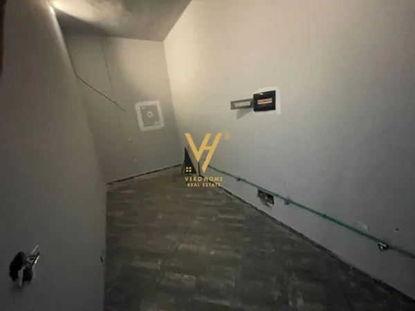 Tirane, jepet me qera ambjent biznesi , , 60 m² 350 € (ALI DEMI)