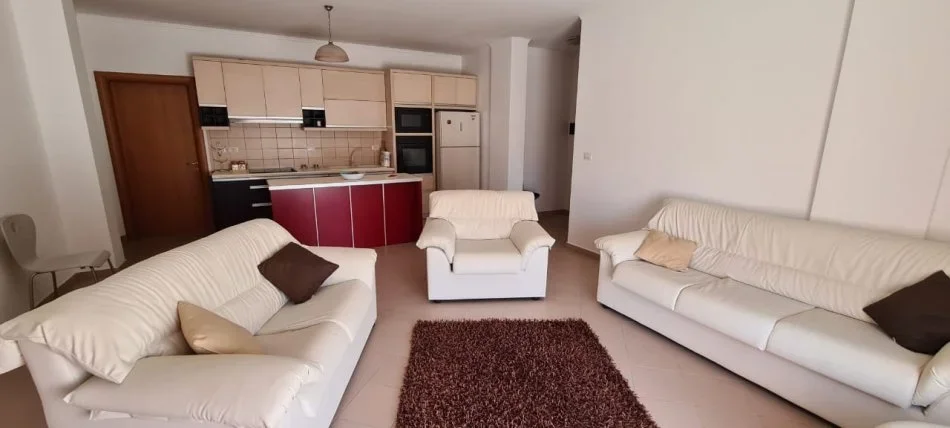 Apartament 2+1 per Shitje ne Golem.