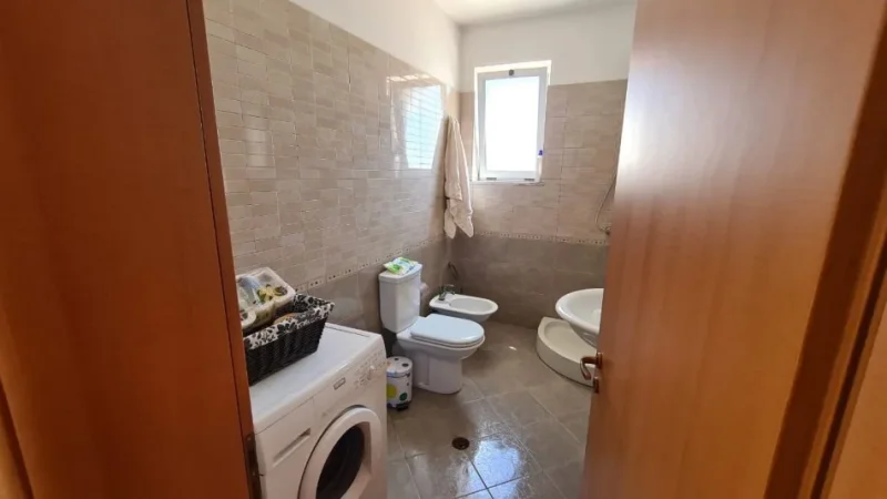 Apartament 2+1 per Shitje ne Golem.