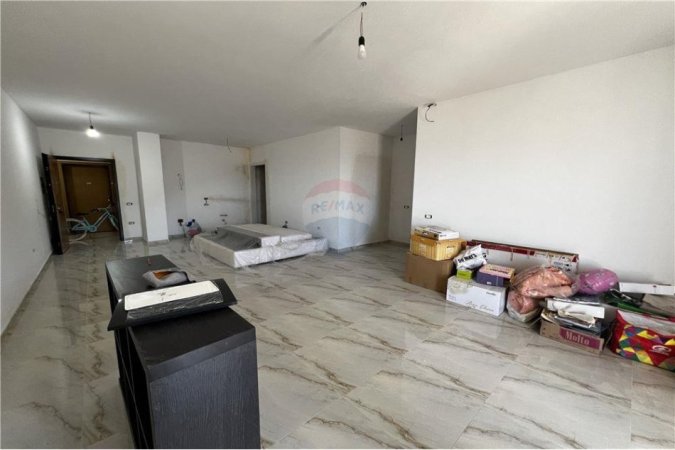Vlore, shitet apartament 3+1+Aneks+Ballkon, Kati 3, 150 m² 290,000 € (Lungomare)