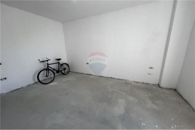 Vlore, shitet apartament 3+1+Aneks+Ballkon, Kati 3, 150 m² 290,000 € (Lungomare)