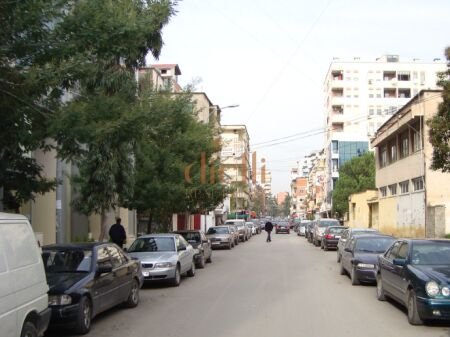 Tirane, jepet me qera ambjent biznesi , , 44 m² 600 €