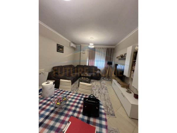 Tirane, jepet me qera apartament 2+1, Kati 5, 94 m² 450 € (Unaza e Re)