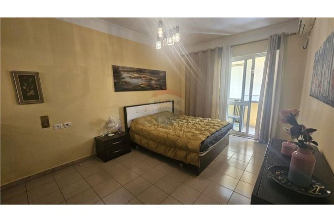 Tirane, jepet me qera 2+1, Kati 4, 100 m² 650 € (Apartament 2+1 me qira ne zonen e Bllokut!)