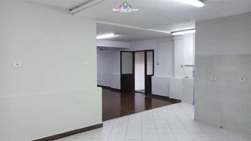 Tirane, shitet dyqan , Kati -1, 109 m² 98,000 € (pallati me shigjeta)