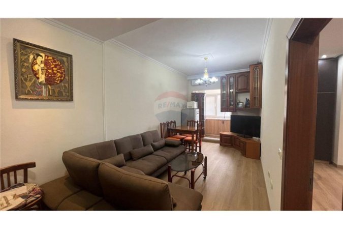 Tirane, jepet me qera apartament 2+1, , 90 m² 630 € (Apartament 2+1 per qira te Shkolla e Baletit !)