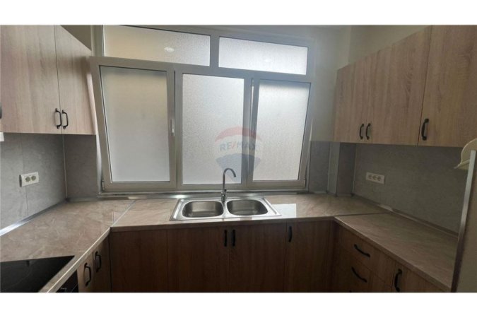 Tirane, jepet me qera apartament 2+1, , 90 m² 630 € (Apartament 2+1 per qira te Shkolla e Baletit !)