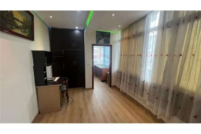Tirane, jepet me qera apartament 2+1, , 90 m² 630 € (Apartament 2+1 per qira te Shkolla e Baletit !)