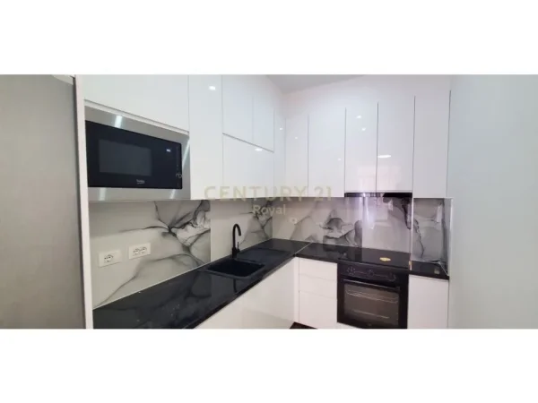 Tirane, jepet me qera apartament 1+1, Kati 8, 54 m² 450 € (Teodor Kreko)