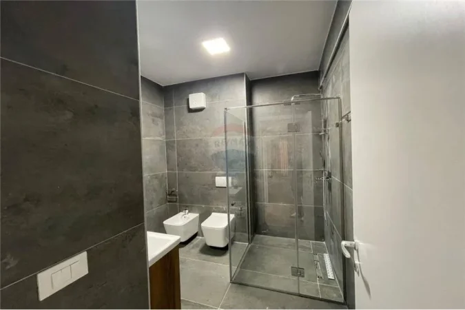 Tirane, jepet me qera apartament 1+1, Kati 4, 79 m² 670 € (Apartament 1+1+ Post Parkimi per qira tek Zogu Zi)