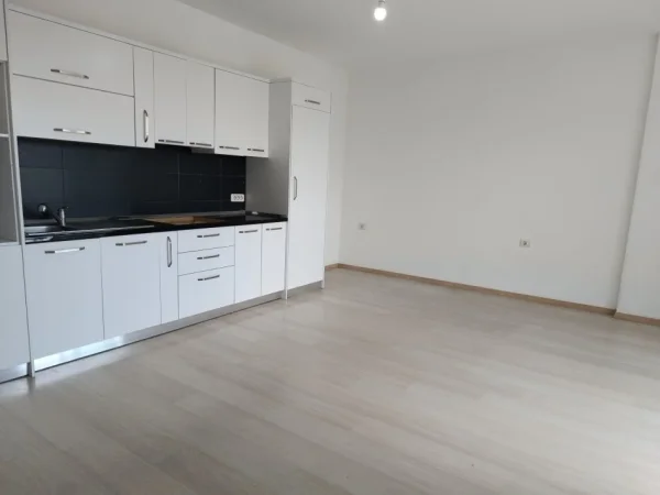 Tirane, jepet me qera apartament 1+1, Kati 7, 79 m² 450 € 