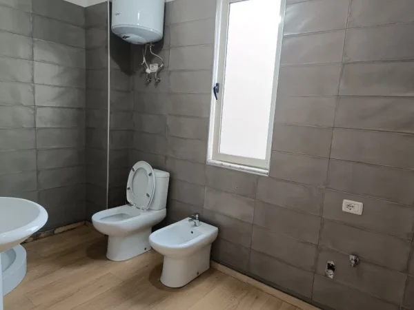 Tirane, jepet me qera apartament 1+1, Kati 7, 79 m² 450 € 