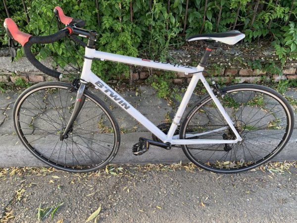 Fier, shes biciklete B-TWIN e bardhë, 250 €