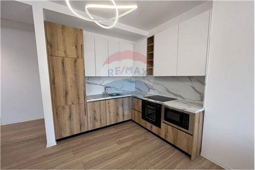 Tirane, shitet 2+1, Kati 4, 96 m² 175,000 € (Rruga jordan misja - Don Bosko)