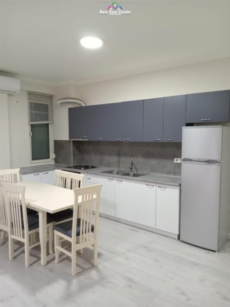 Tirane, jepet me qera apartament 1+1+Ballkon, Kati 2, 75 m² 600 € (liqeni i thate)