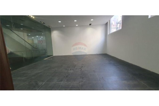 Tirane, jepet me qera zyre , Kati 1, 75 m² 1,100 € (Abdyl Frasheri - Bllok - Bllok - Libri Universitar, Albania)