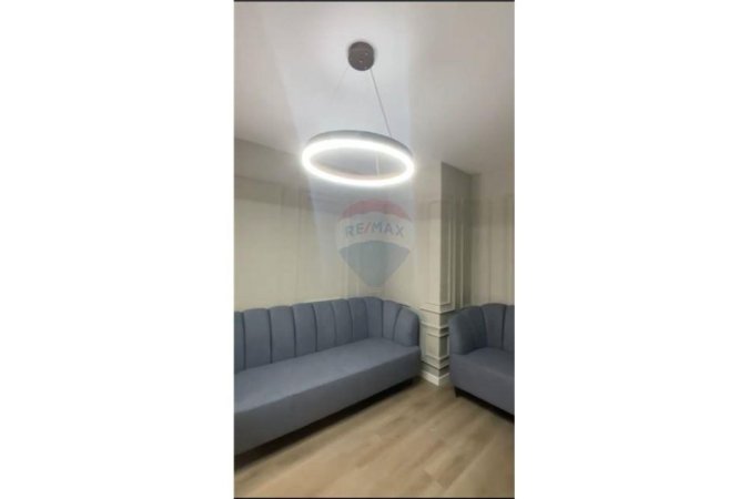 Tirane, jepet me qera apartament 1+1, Kati 3, 85 m² 550 € (Apartament 1+1 per qira te Komuna e Parisit)