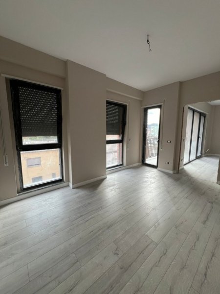 Tirane, jap me qera apartament 1+1, Kati 4, 65 m² 800 € 