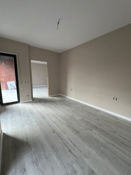 Tirane, jap me qera apartament 1+1, Kati 4, 65 m² 800 € 