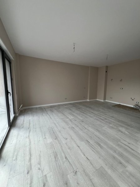 Tirane, jap me qera apartament 1+1, Kati 4, 65 m² 800 € 